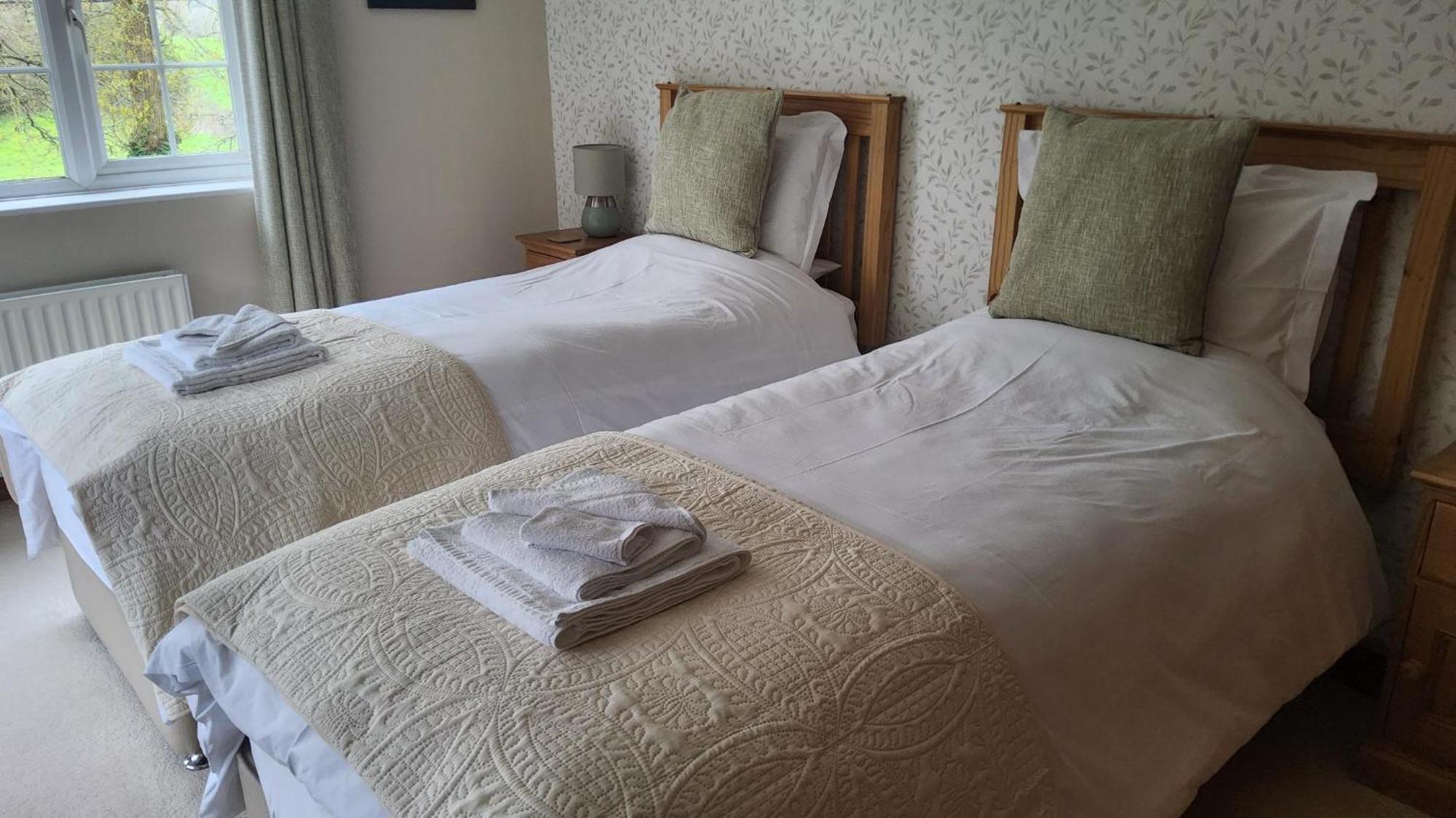 Bed and Breakfast Ha'Penny Acre à Sherfield English Extérieur photo